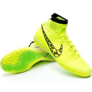 Nike Elastico Superfly IC (Indoor Cleat) in Volt.